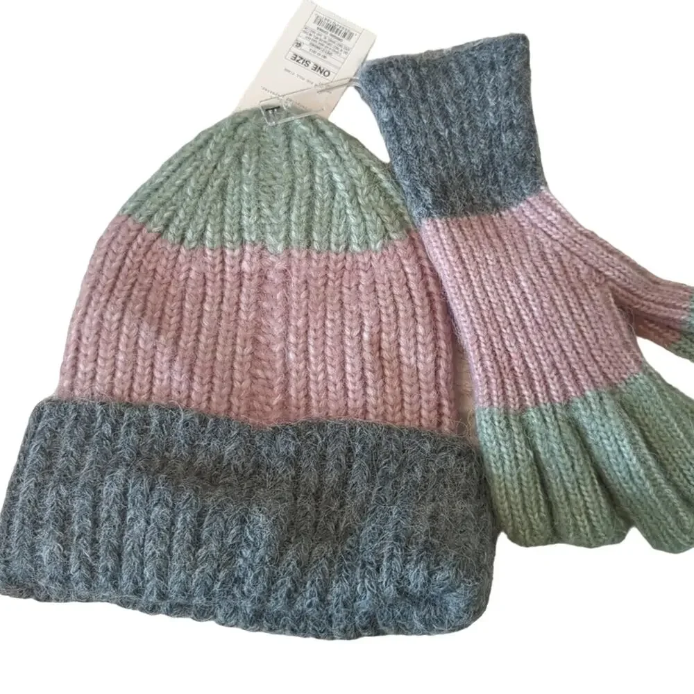 NWT a new day Hat and Gloves